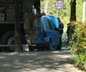 Broń i materiały wybuchowe w mieszkaniu. Konieczna ewakuacja bloku w Olsztynie