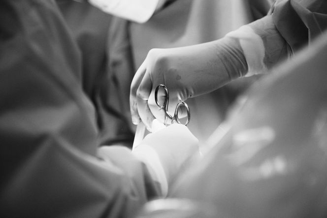 Cesarka zakończona śmiercią matki. Przecięta tętnica