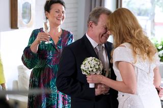 M jak miłość odc. 1684. Marysia (Małgorzata Pieńkowska), Staszek (Sławomir Holland), Krystyna Banach (Dorota Chotecka-Pazura)