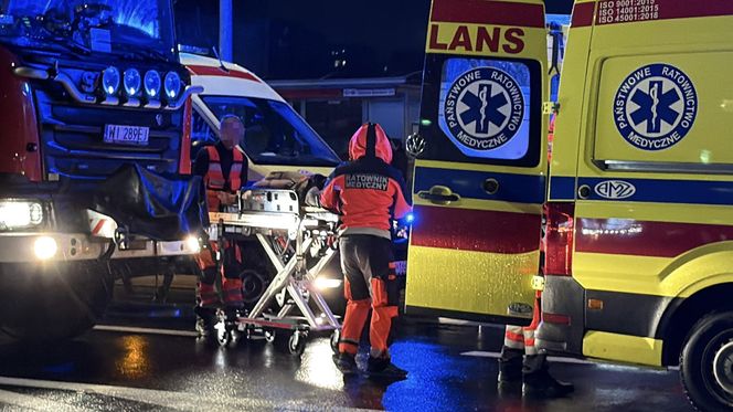 40-letnia rowerzystka wciągnięta pod pędzący tramwaj. „Liczne obrażenia ciała”