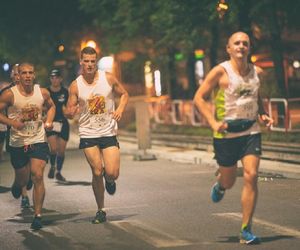 VIII Rudzki Półmaraton Industrialny. Czołówki biegaczy rozświetlą ciemną noc