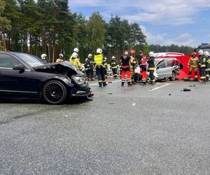 Autostrada A4 zablokowana! Śmiertelne zderzenie peugeota i mercedesa. Wielka tragedia na koniec długiego weekendu [AKTUALIZACJA]