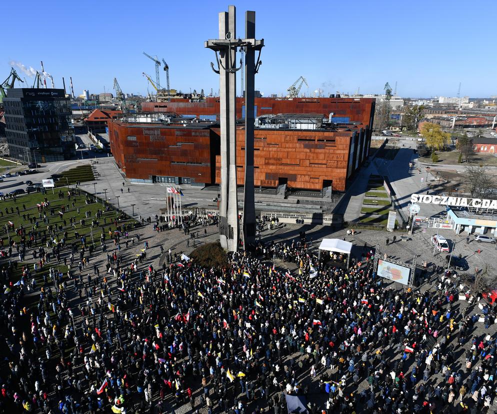 Tysiące osób na Marszu Wdzięczności za  Jana Pawła II w Gdańsku 