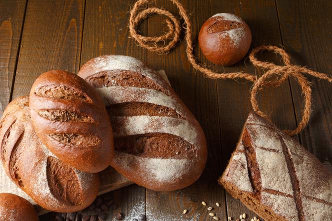 Jaki chleb jeść - rady dietetyka [WIDEO]