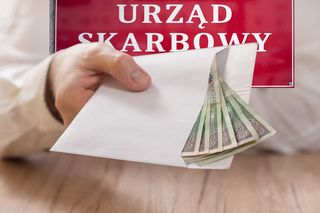 Darowizną w gotówce zainteresuje się skarbówka?