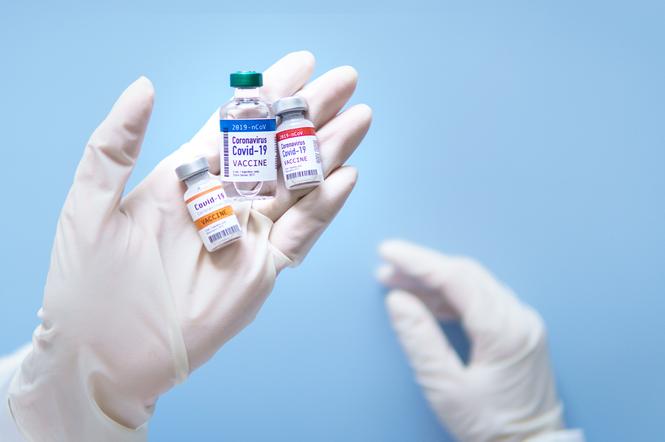 Niepożądane odczyny po szczepionkach na COVID-19. Po którym preparacie jest ich najwięcej?