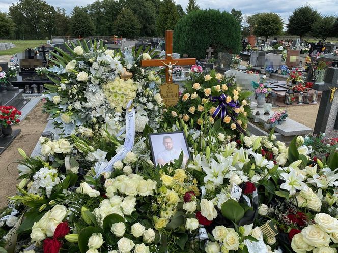 Przejmujący widok na grobie Jakuba Pracharczyka. 20-latek zginął w katastrofie awionetki