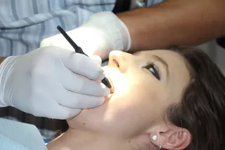 Po wizycie u dentysty ząb dalej boli. To normalne? Dlaczego nie dbamy o zęby?