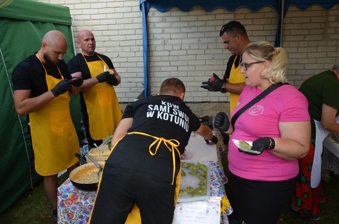 W konkursie na najlepsze pierogi w powiecie Siedleckim w 2025 roku zwyciężył męski zespół KGW „Sami Swoi” z Kotunia! 