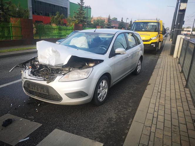 Poranny wypadek na ul. Fordońskiej w Bydgoszczy. Jedna osoba trafiła do szpitala [ZDJĘCIA]