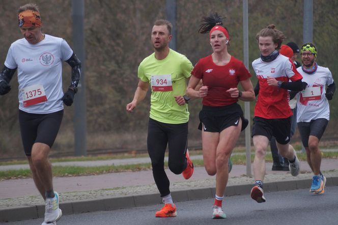 Bydgoski Bieg Niepodległości 2024 przyciągnął tłumy. Najstarszy uczestnik miał 87 lat! [ZDJĘCIA]