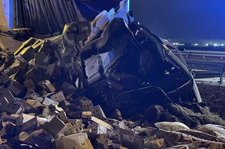  Groza na trasie S8. Zderzenie dwóch ciężarówek. Na jezdnie wysypały się kosmetyki!