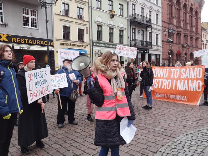 Toruń miał swoją manifestację feministyczną. Zobacz jak wyglądała