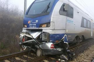 3 Tragiczny wypadek na ul. Moryca w Piotrkowie Trybunalskim. Pociąg staranował osobówkę