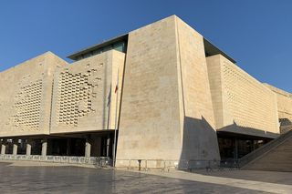 Malta. W tym mieście notuje sie ponad 300 słonecznych dni rocznie. Z lotniska w Rzeszowie  dolecisz tam w niecałe 3 godziny