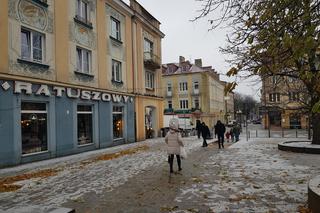 Gołoledź, marznące opady i oblodzone chodniki. Tak wyglądał poranek na drogach w Białymstoku