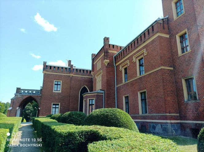 Ten pałac w woj. warmińsko-mazurskim wygląda jak z bajki. Powstał w XIX wieku