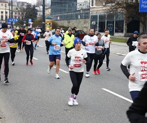 Bieg na Piątkę 2024, Warszawa - zdjęcia. Biegłeś? Szukaj się w galerii!