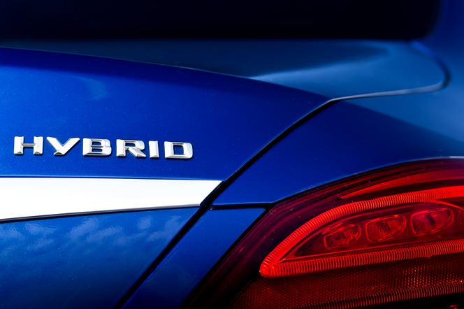 Mercedes-Benz C300 BlueTEC Hybrid