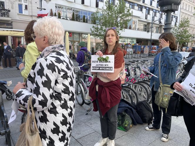 Wielki protest pod urzędem miasta w Łodzi. "Broń lasów Lublinka"
