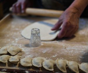 Ciasto na pierogi - przepis babci na elastyczne ciasto na pierogi