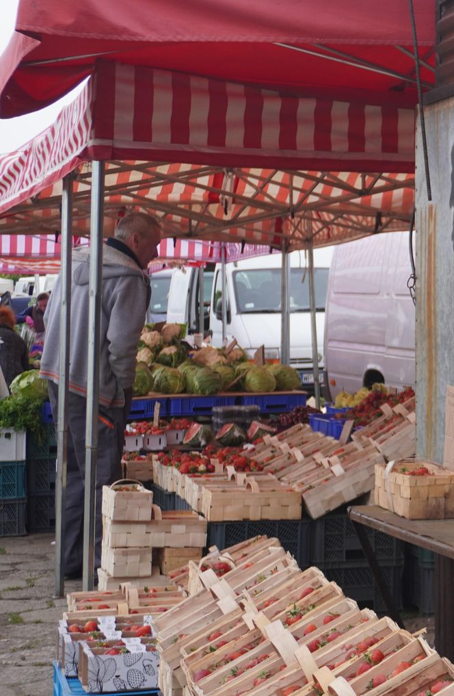 Ceny warzyw i owoców na targowisku w Skarżysku