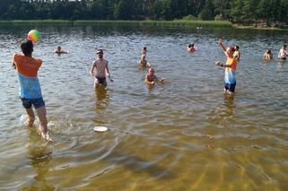 Szaleństwo w wodzie i na lądzie. Patrol ESKA Summer City wpadł na plażę do Piecek [WIDEO, ZDJĘCIA]