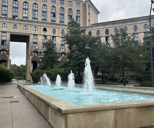 Picasso's Arenas. Budynek mieszkalny położony w Noisy-le-Grand pod Paryżem