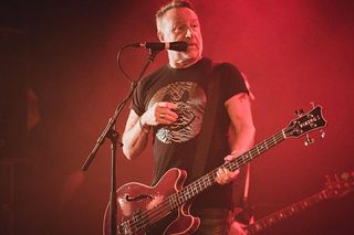Peter Hook, basista Joy Division, wraca do Polski! Zagra we Wrocławiu w 2026 roku