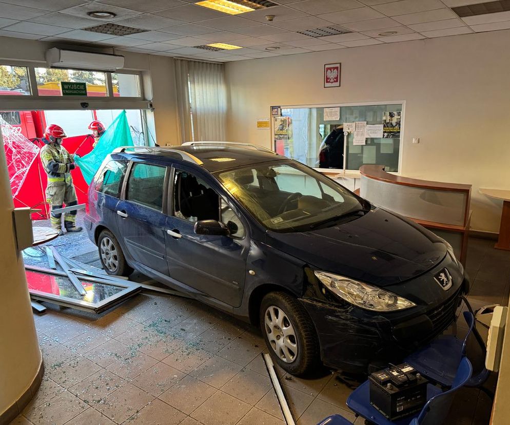 Miłość i dwa promile. 45-letni Gruzin wjechał autem do komisariatu policji w Bydgoszczy