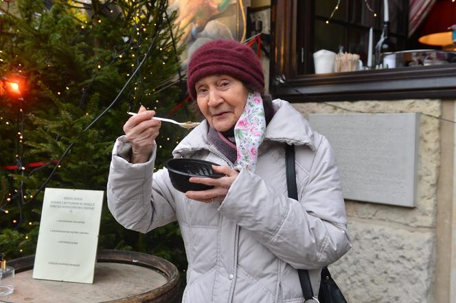 Magda Gessler karmi seniorów za złotówkę