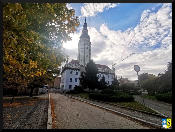 Odbudowany ratusz w Strzelinie