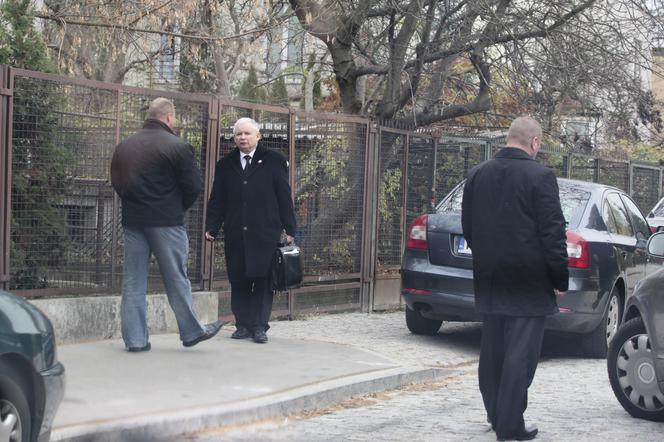 Co Jarosław Kaczyński nosi w teczce?