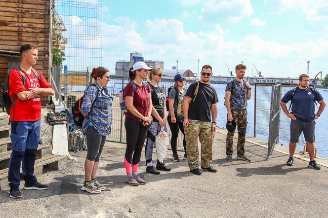 Prezydent Szczecina pomógł w sprzątaniu Plaży Mieleńskiej