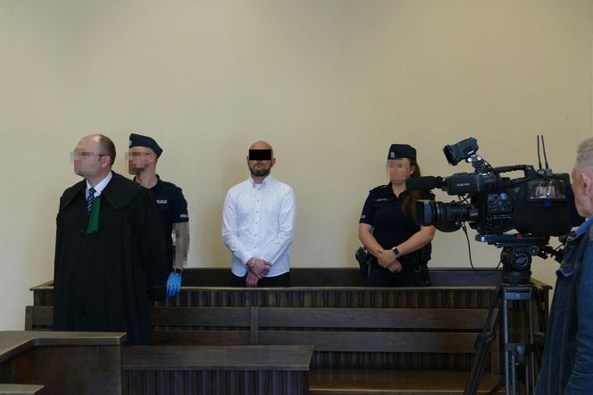 Chciał żywcem spalić żonę. Sekundy dzieliły ją od śmierci. Spędzi w więzieniu długie lata