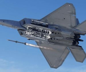 Rekordowy strzał rakiety AMRAAM z myśliwca F-22 Raptor. Jaki jest cel USA?