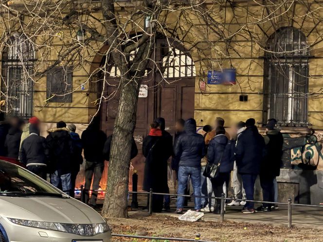 Policjant zginął w epicentrum nielegalnego biznesu. Kiedy palili mu znicze, obok handel trwał w najlepsze