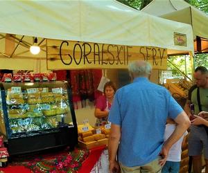 Długi weekend na Jasnych Błoniach. Jarmark Szczeciński przyciąga tłumy