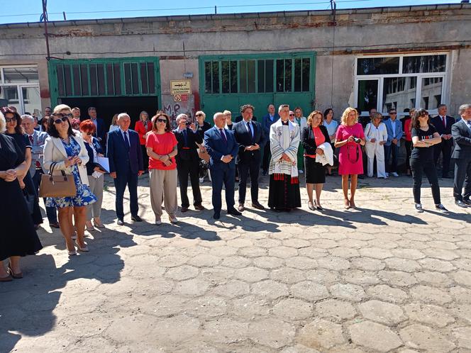 W ścianie budynku powstającego Branżowego Centrum Umiejętności w branży elektroenergetyki zamurowana została także kapsuła czasu