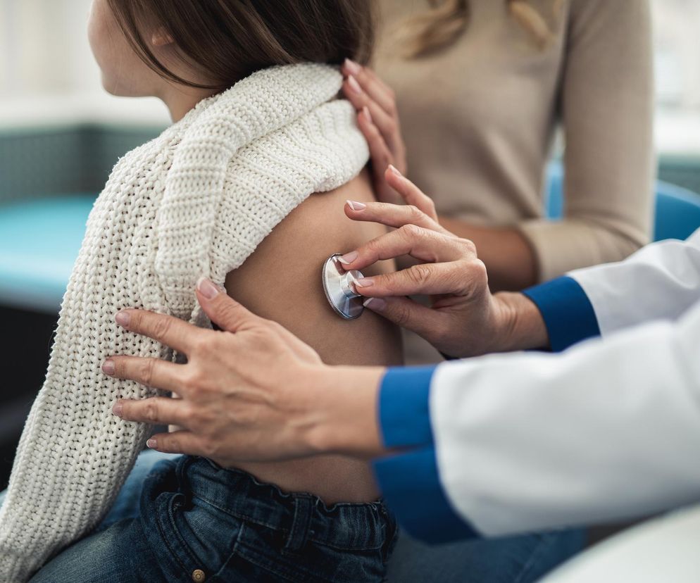 Pediatra mówi o „dzikiej wysypce” którą coraz częściej obserwuje u małych pacjentów. Tłumaczy, czemu towarzyszy ten objaw