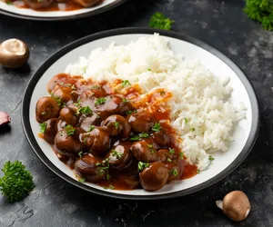 Rozkoszne pieczarki po burgundzku. Pozazdrościsz ich wegetarianom