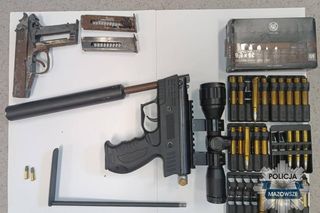 Duża akcja mazowieckich policjantów - Zabezpieczono duże ilości nielegalnej broni i amunicji