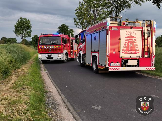 Motocyklista nagle zjechał z drogi i uderzył skarpę! Tragiczny wypadek pod Włocławkiem [ZDJĘCIA] 