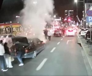 Mercedes płonął przy Dworcu Centralnym. Na ratunek ruszył kierowca autobusu
