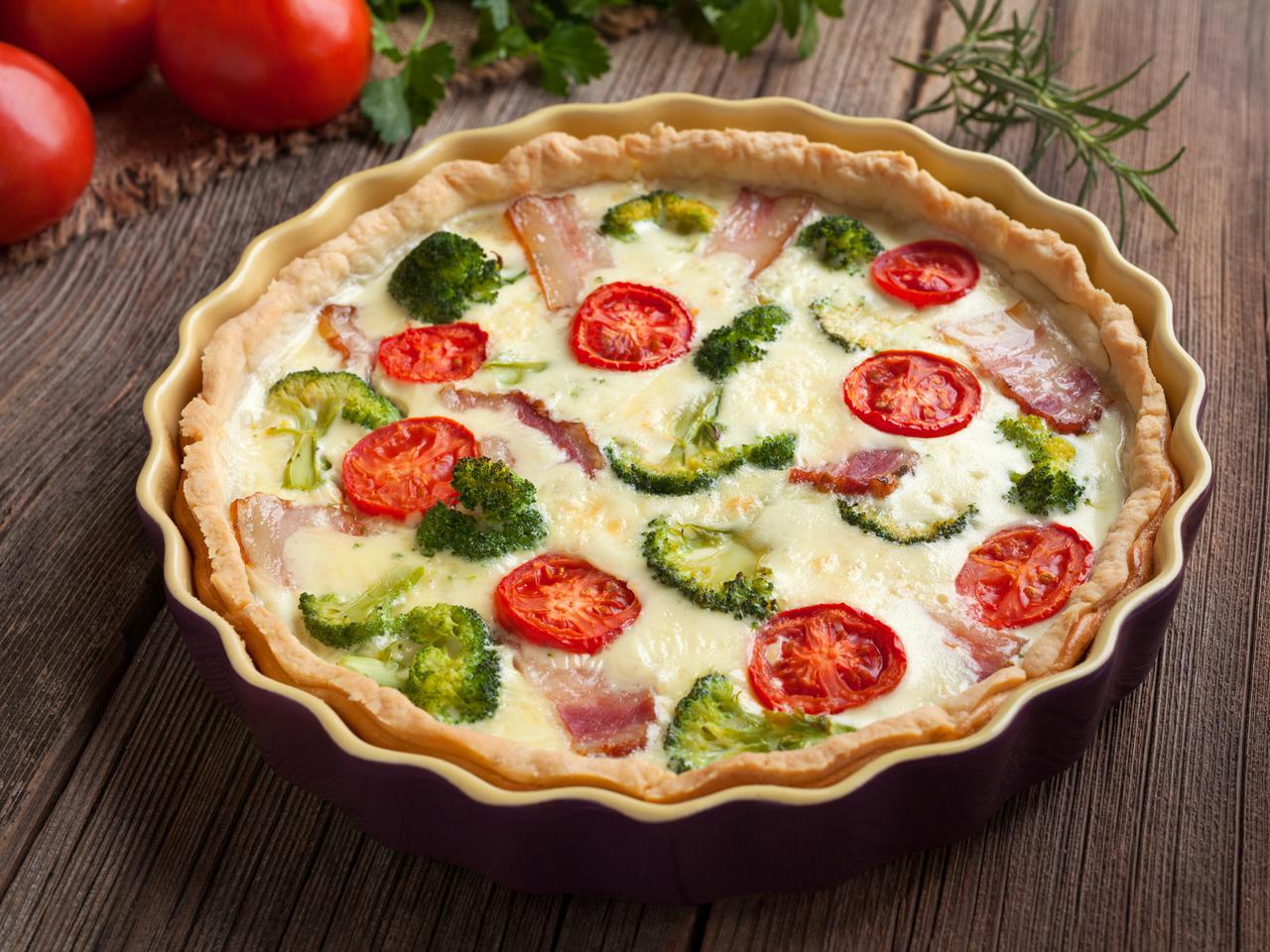 Brokułowa tarta z pomidorami