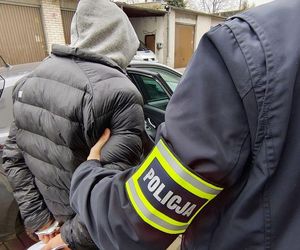 Staruszek skatowany na swojej posesji bez żadnego powodu! 35-latek nawet go nie znał. Makabra w Łęczycy