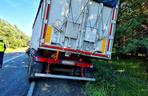 Łódzkie: Ciężarówka zmiażdżyła toyotę. 45-latka nie żyje, dwie nastolatki w szpitalu [ZDJĘCIA]