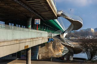 Kręte schody Mostu Gdańskiego w Warszawie