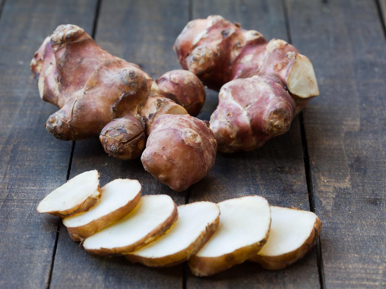 Pieczony topinambur z pieczarkami: przepis na sycący obiad