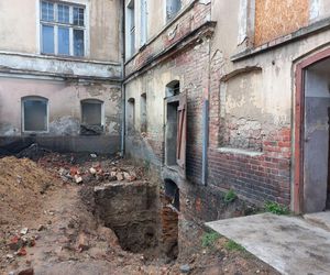 Zabytkowa kamienica przy Królowej Jadwigi w Lesznie odzyska dawny blask